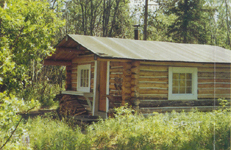 Log cabin accommodation - pioneer comfort in the wilderness!